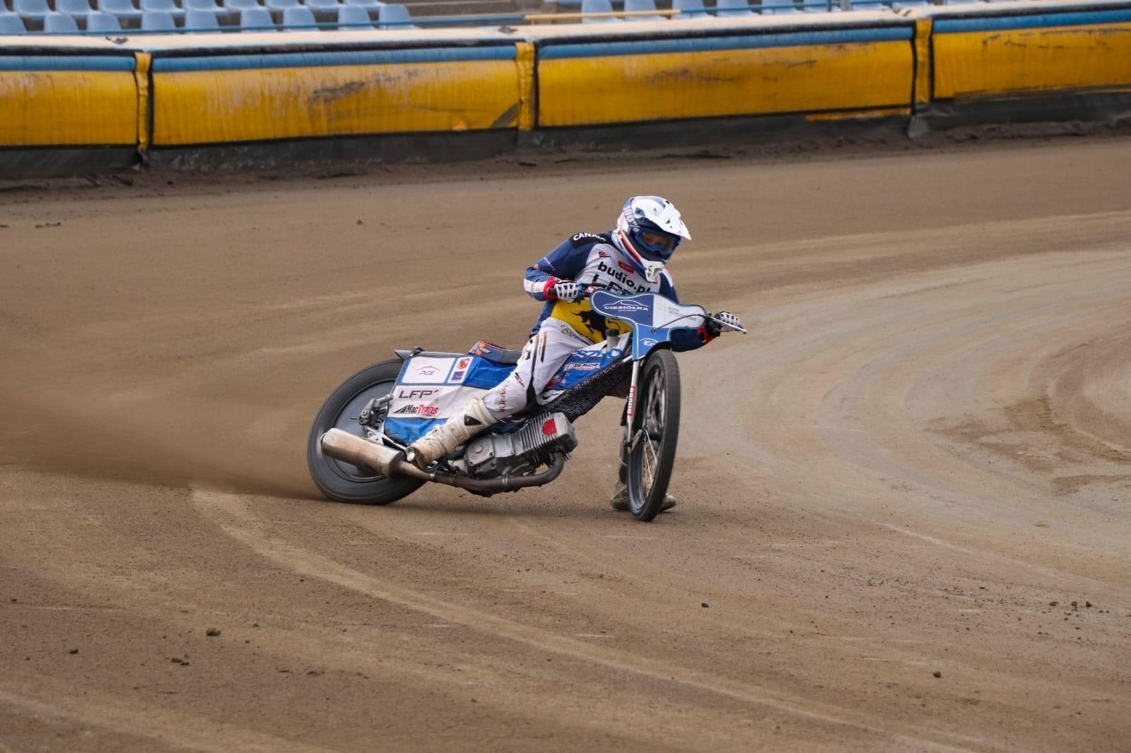 Marcin Kuźniak podczas treningu na torze Unii Leszno