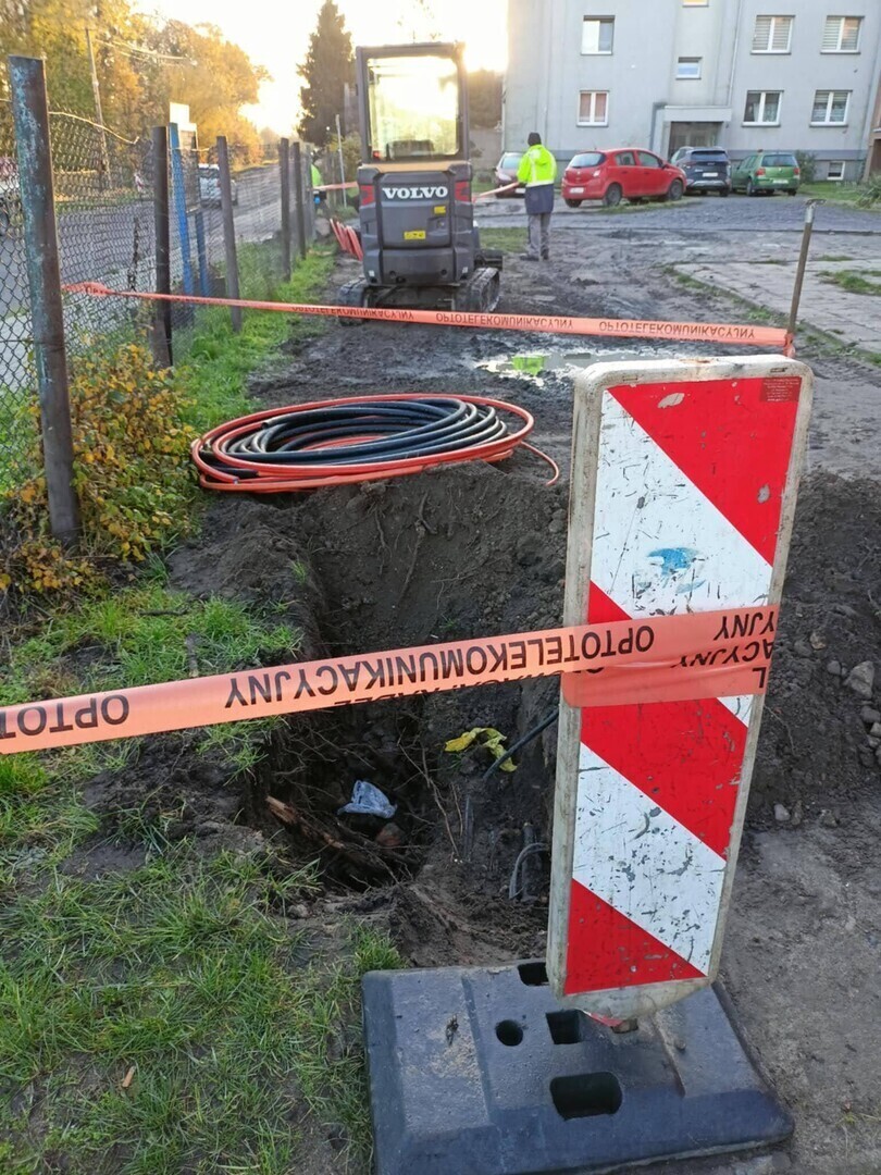 Budowa sieci światłowodowej w Jędrzychowicach. To jużósma miejscowośćw gminie