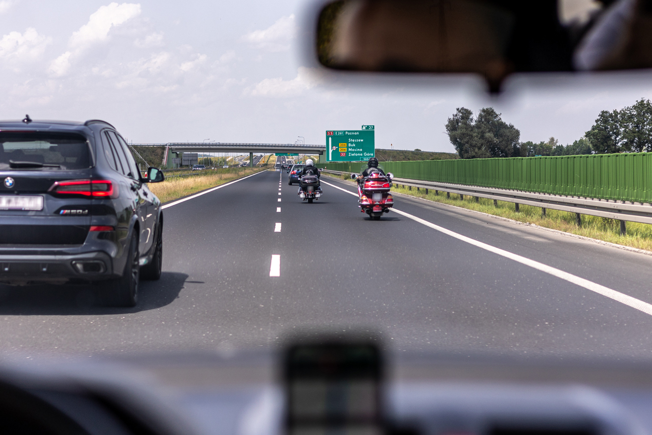 Kierunek Wschód Jak Warszawa wspiera logistykę samochodową dla Ukrainy