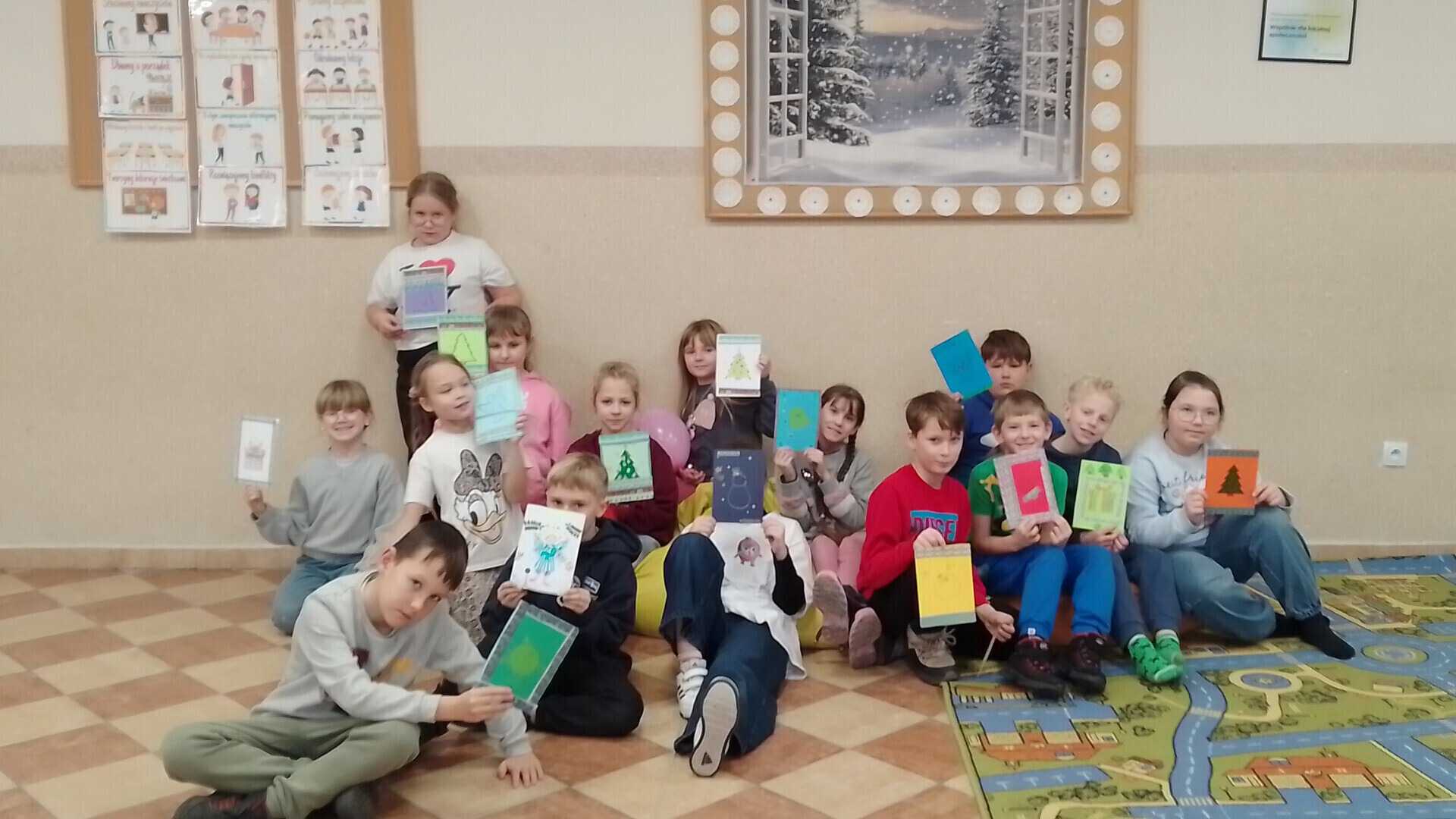 Oswajał ludzi ze śmiercią teraz inspiruje dzieci. Uczniowie ze Sławy piszą do hospicjum