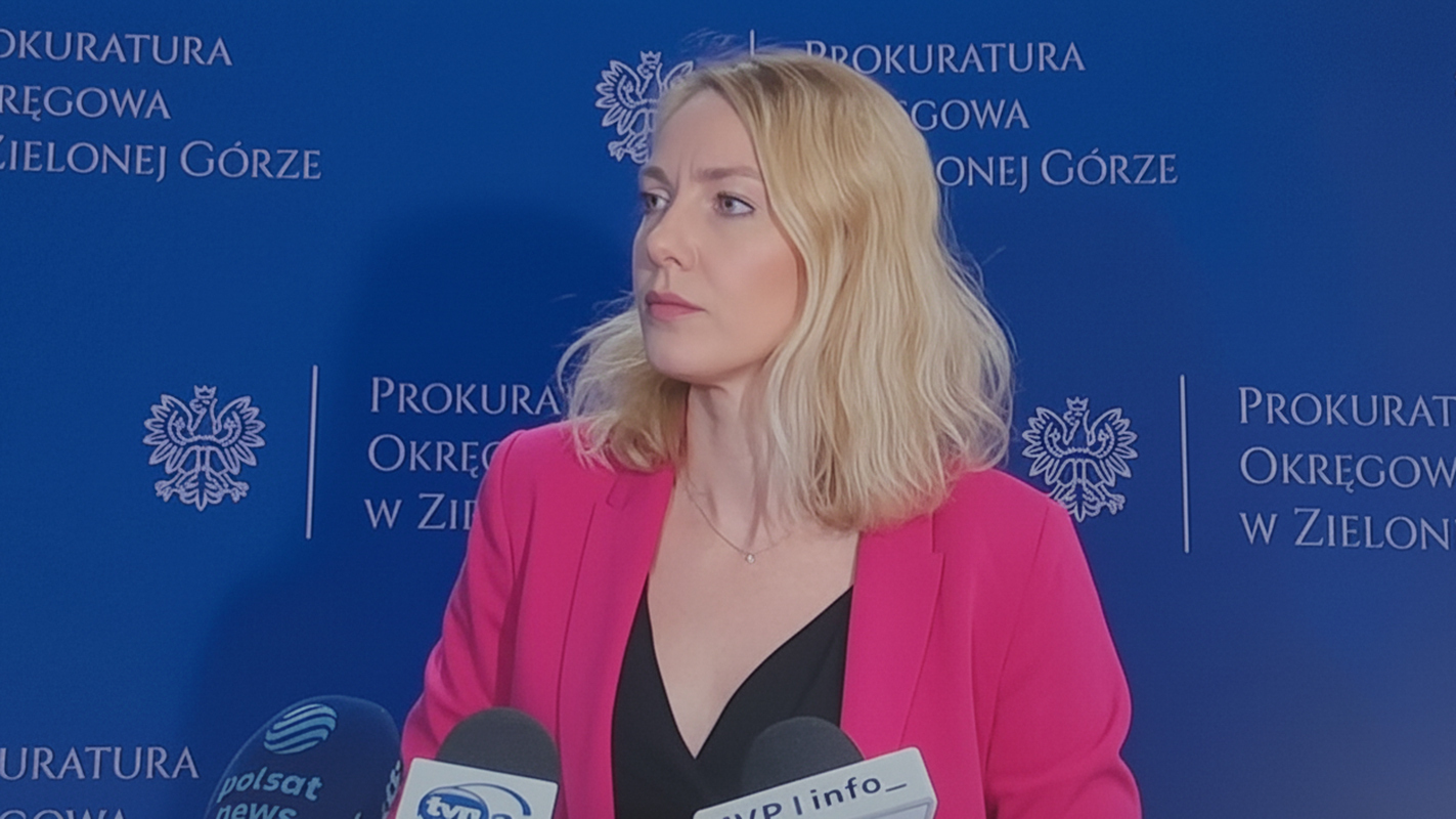 Prokurator Ewa Antonowicz w trakcie konferencji prasowej ws. zatrzymania zakonnicy i pracownic DPS dla dzieci we Wschowie