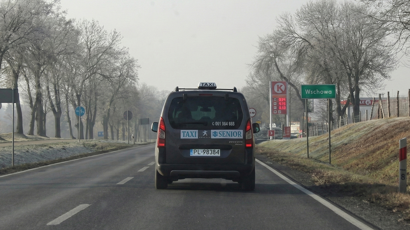 Senior Taxi będzie jeździć dalej. Jak skorzystać z darmowych przejazdów