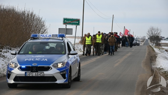 Z dawnego dworca w Sławie na teren folwarku Banischvorwerk. Zbliża się V Marsz Pamięci