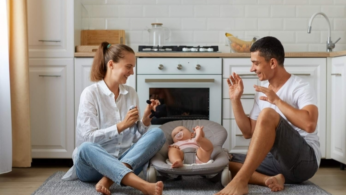 Leżaczek z automatycznym bujaniem – luksus czy konieczność?