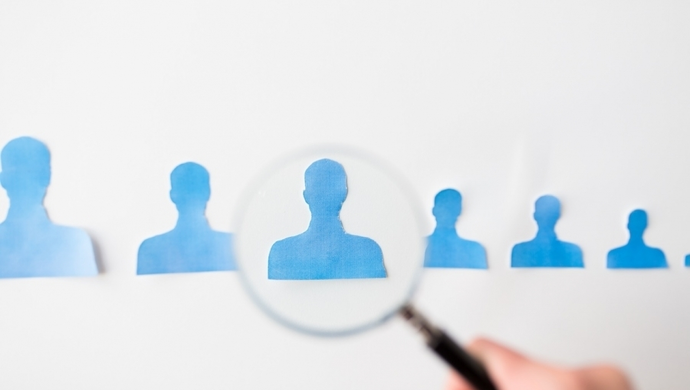 Korzyści z zatrudniania obcokrajowców w halach magazynowych