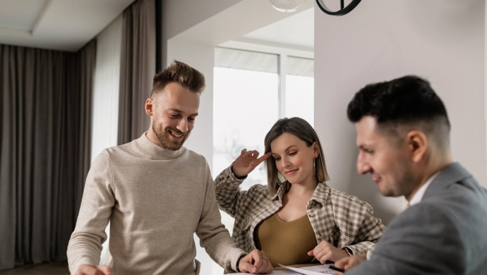 Jakie biuro nieruchomosci wybrać? 5 kluczowych kryteriów