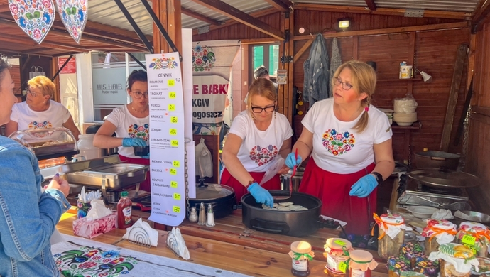 Tłumy na jarmarku i nad jeziorem. Sława rozpoczęła sezon [ZDJĘCIA]