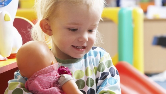 Jak stworzyć przytulny i kreatywny kącik zabaw dla dziecka? Tipi i huśtawka kokon jako kluczowe elementy