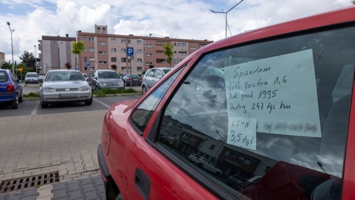 Radni mówią dość handlarzom aut na Wolsztyńskiej. Mandaty będą bolały!