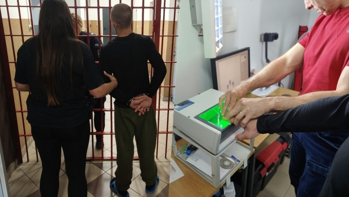 Rutynowa kontrola rowerzysty ujawniła narkotyki. 22-latek zatrzymany z amfetaminą i innymi substancjami