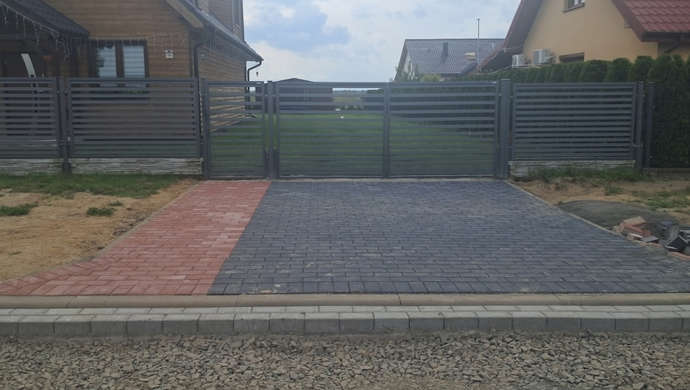 Przebudowa dróg w Goli. Czas na układaniu sieci kanalizacji deszczowej