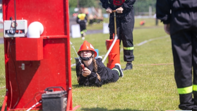 Strażacka rywalizacja na Stadionie Miejskim we Wschowie. W zawodach wzięło udział kilkaset osób [ZDJĘCIA] 