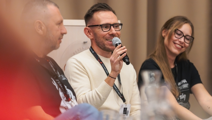 Marcel Moss o kulisach pisania bestsellerów. „Prysznic jest moim źródłem natchnienia” [WIDEO]