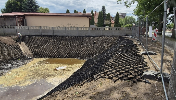 Trwają prace przy gminnych stawach