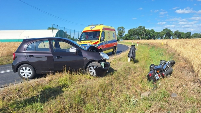 Zderzenie motocykla z osobówką na wylocie ze Starego Strącza [AKTUALIZACJA]