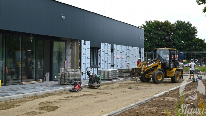 Boisko, bieżnia i trybuny. Coraz bliżej oddania nowego Stadionu Miejskiego w Sławie
