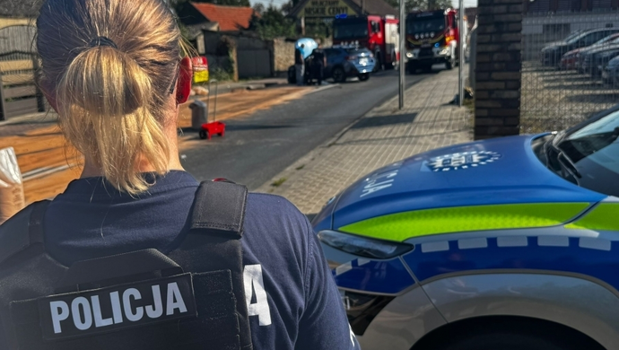 Kolizja na DK12 we Wschowie. Kierowca Subaru wjechał w ciężarówkę, wylała się ropa