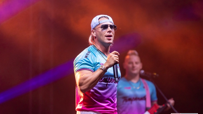 Pożegnanie lata w rytmie disco! SKOLIM porwał Sławę do tańca [ZDJĘCIA]