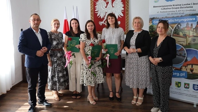 Trzy nauczycielki ze Szlichtyngowej z awansem. Burmistrz wręczyła akty