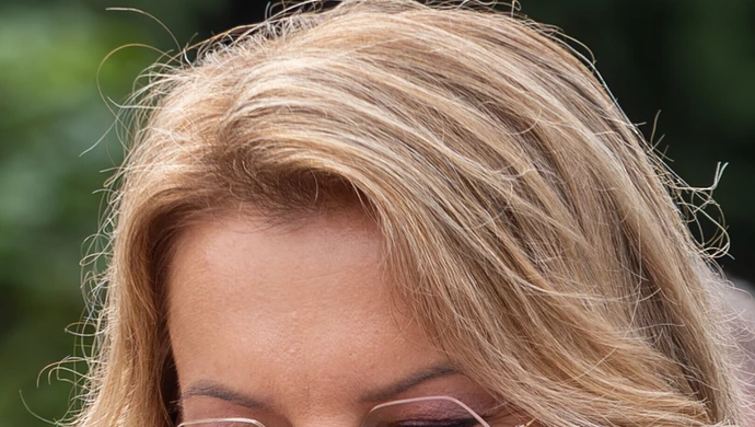 Jak dbać o włosy po pięćdziesiątce. Praktyczny przewodnik pielęgnacji