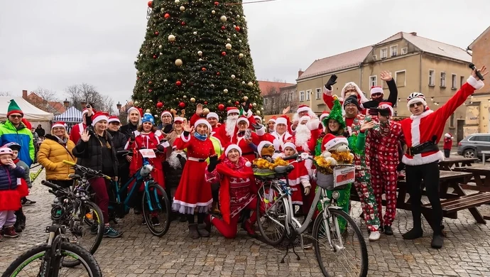 Mikołajki 2025 na sportowo i charytatywnie. Aktywna Wschowa, OPS i Biblioteka działają razem