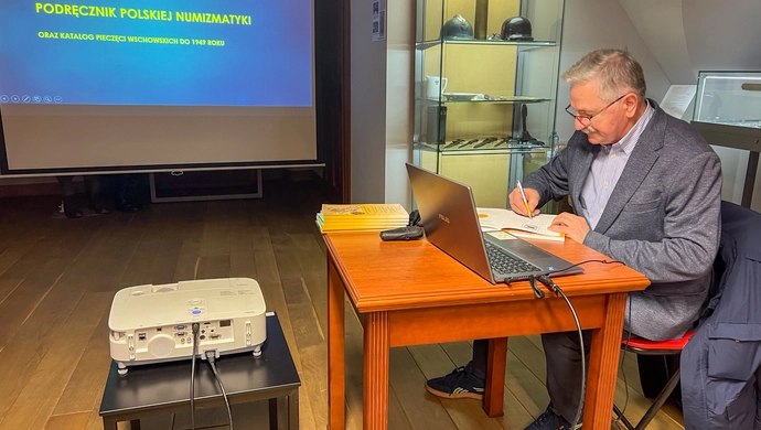 Kozłowski zaprezentował czwarty tom o Kirmsie. Mennictwo Wschowy i katalog pieczęci
