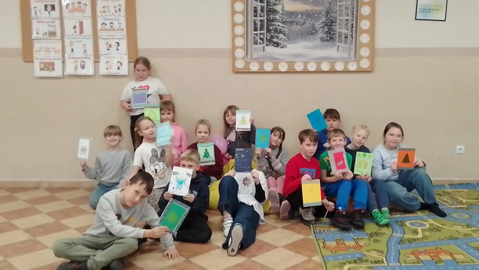 Oswajał ludzi ze śmiercią, teraz inspiruje dzieci. Uczniowie ze Sławy piszą kartki do hospicjum