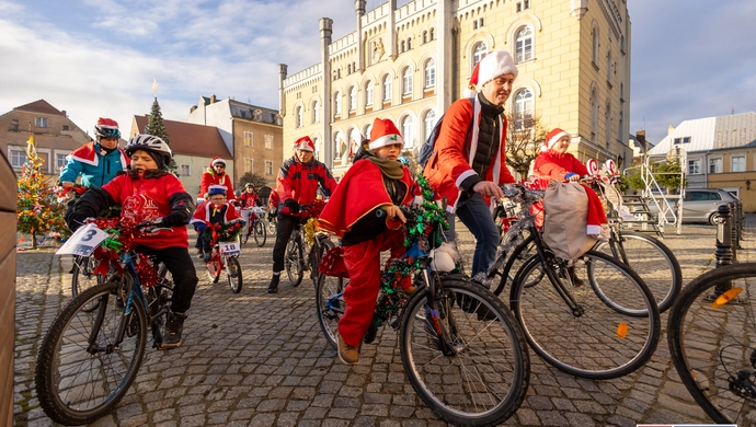 II Charytatywny Rajd Mikołajkowy we Wschowie. Blisko 70 osób pojechało dla Julki