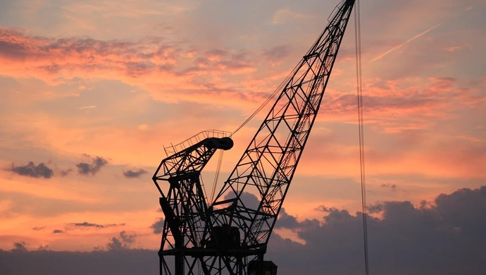 Ile kosztuje wynajem dźwigów w Warszawie?