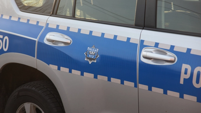 Słaniał się na nogach, radiowóz zostawił na środku drogi. Wyrok dla policjanta z Wąsosza