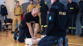 Przynieś karmę, odbierz lekcję pierwszej pomocy. OSP Wschowa łączy siły z Drużyną Bezdomniaków