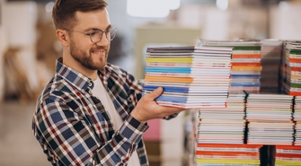 Jak wybrać najlepszą drukarnię książek dla swojego projektu wydawniczego?