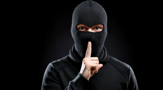 Miała nie mówić nikomu. Kiedy w końcu zadzwoniła na policję, pieniędzy już nie było