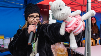 Chłód nie przeszkodził. Grali, biegali i licytowali dla Sylwii Kmin [ZDJĘCIA]