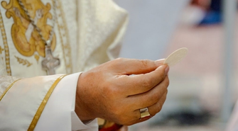 Jak wybrać dobry prezent na komunię?