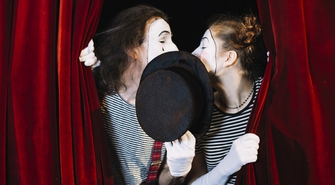 Teatr dla dzieci z Poznania w szkole - jakie korzyści edukacyjne niesie?