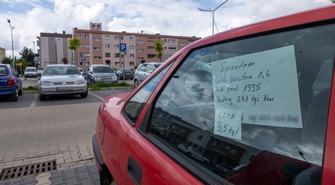 Radni mówią dość handlarzom aut na Wolsztyńskiej. Mandaty będą bolały!