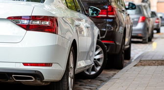 Samochody z funkcją automatycznego parkowania – przegląd modeli, które faktycznie „parkują same”