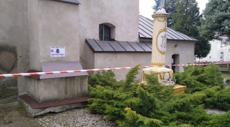 Koniec z wilgocią i szkodnikami. Trwa renowacja kościoła w Starych Drzewcach