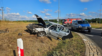 Kierowcą rozbitej skody okazał się 32-latek. Miał sądowy zakaz, odmówił badania alkomatem