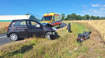 Zderzenie motocykla z osobówką na wylocie ze Starego Strącza [AKTUALIZACJA]