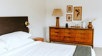 Komody z szufladami – pomysł na aranżowanie każdego wnętrza ze smakiem i stylem