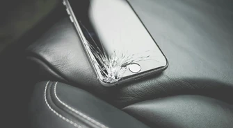 Zbita szybka Apple Watch i uszkodzenia smartfonów - gdzie szukać profesjonalnej pomocy?
