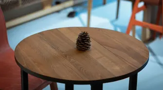 Stoły z litego drewna – jak wybrać model na lata