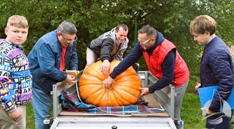 Dynia-gigant na pikniku w Sławie. Zwycięzca konkursu przebił oczekiwania