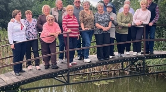 Seniorzy z gminy Szlichtyngowa pożegnali lato. Warsztaty, Tai Chi i biesiada w Zamysłowie
