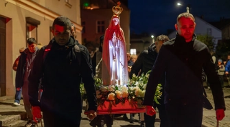 Ekstremalna Droga Różańcowa wyruszyła ze Wschowy. 25 kilometrów modlitwy przez noc