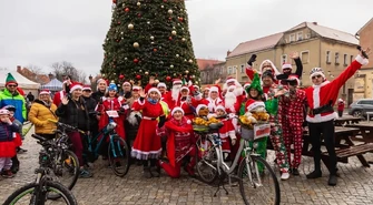 Mikołajki 2025 na sportowo i charytatywnie. Aktywna Wschowa, OPS i Biblioteka działają razem