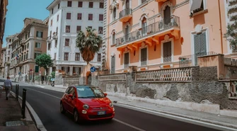 Wyjeżdżasz za granicę? Te ubezpieczenia samochodu warto wykupić