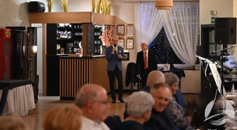 Aktywność i dobry humor nie mają wieku. Seniorzy z PZERiI bawili się na zabawie andrzejkowej